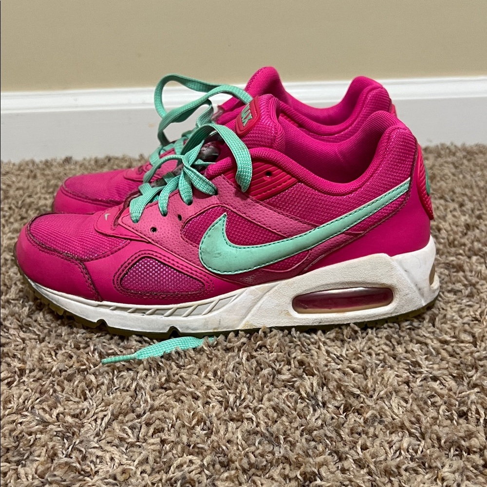 RARE Nike Colorway 2013 Air Max Sneakers in Pink and Mint  7.5